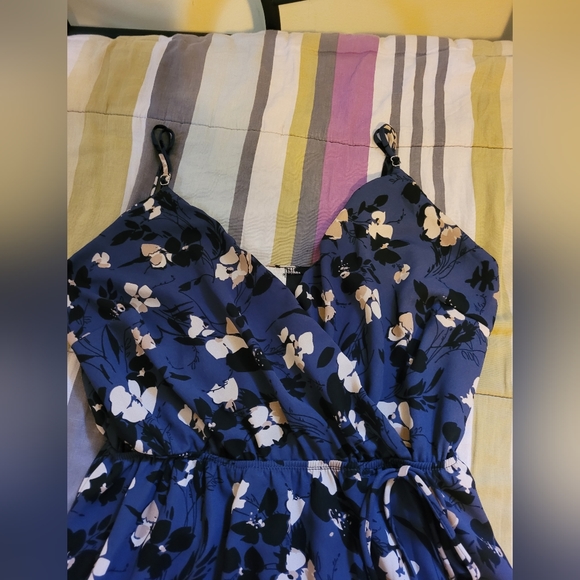 Saints and Hearts Floral Faux Wrap Dress, BNWT, Size M - Picture 5 of 7